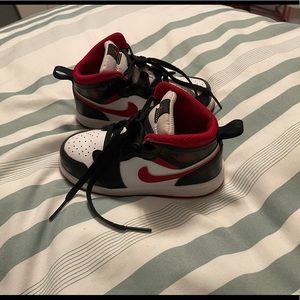 Jordan 1 Mid Gym Red Black White (TD)